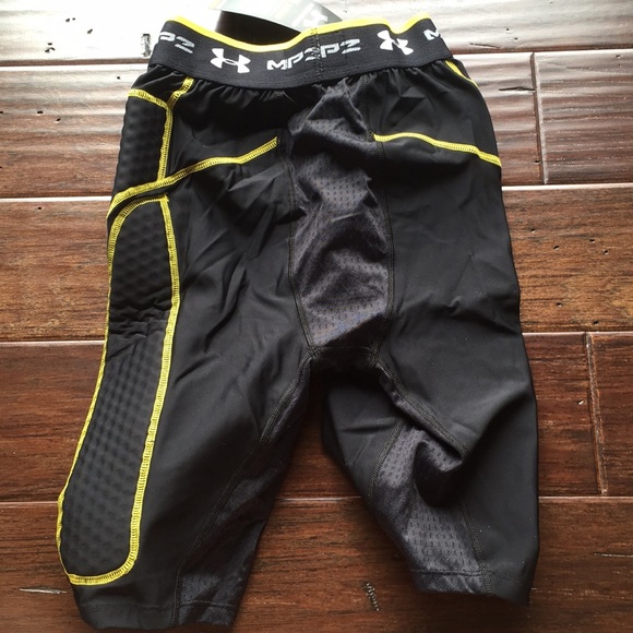 NWT UA compression hot gear series - Picture 8 of 8